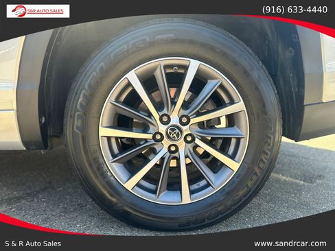 Used 2018 Toyota Highlander XLE FWD image 24
