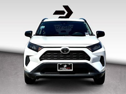 Used 2021 Toyota RAV4 LE FWD image 3