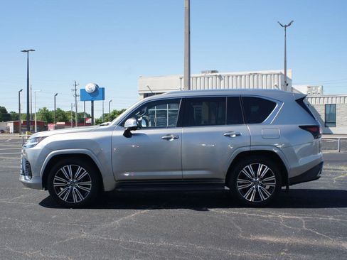 Used 2024 Lexus LX 600 4WD w/ Luxury Package image 14