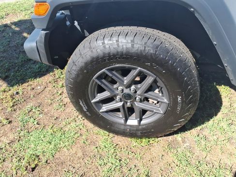 Used 2025 Jeep Wrangler Unlimited Sport AWD/4WD image 6