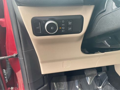 Used 2020 Ford Escape Titanium image 13