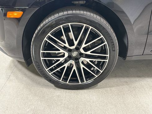 Certified 2026 Porsche Macan AWD/4WD image 41