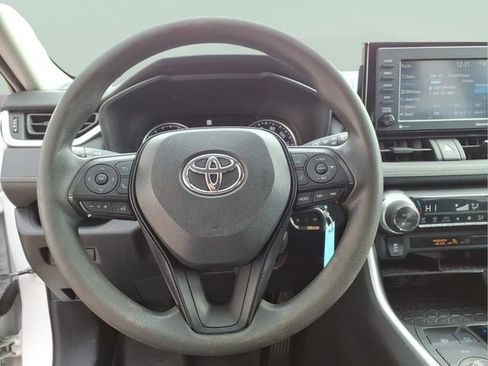 Used 2022 Toyota RAV4 LE image 15