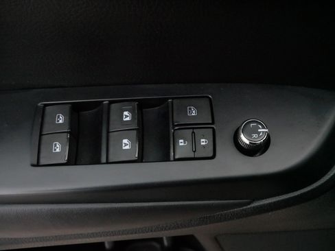 Used 2018 Toyota Highlander XLE image 19