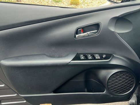 Used 2018 Toyota Prius Three image 9
