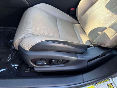 Used 2019 Lexus ES 350 Luxury w/ Accessory Package image 3