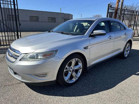 Used 2010 Ford Taurus SHO image 3