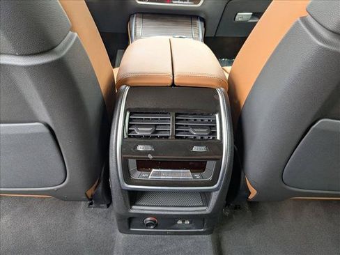Used 2024 BMW X7 xDrive40i w/ Parking Assistance Package AWD/4WD image 19
