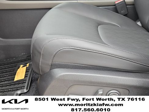 New 2026 Kia Carnival EX FWD image 17