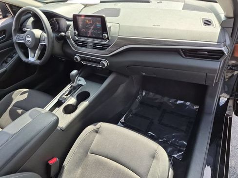 Used 2025 Nissan Altima 2.5 SV FWD image 31