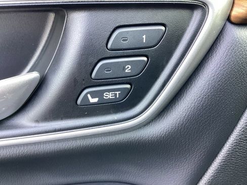 Used 2020 Honda CR-V Touring image 25
