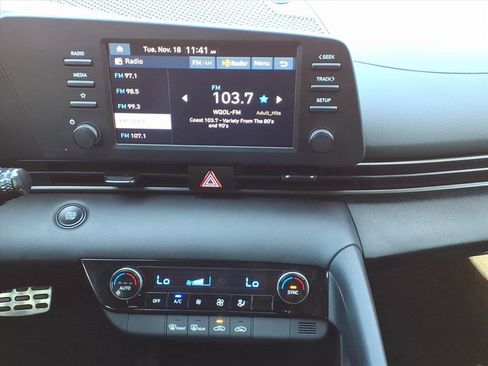 Certified 2025 Hyundai Elantra Sport image 37