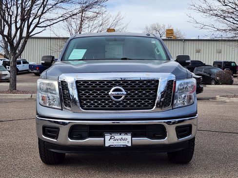 Used 2017 Nissan Titan SV image 5