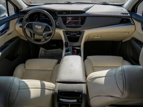 Used 2017 Cadillac XT5 Luxury w/ Driver Awareness Package FWD image 28