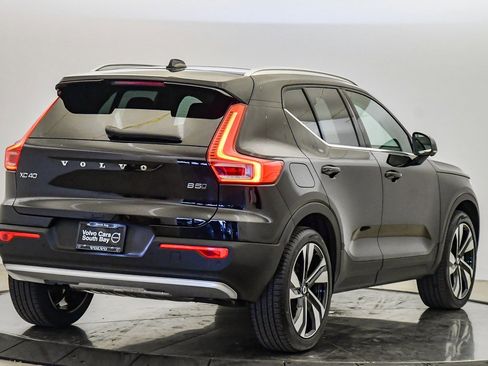 Certified 2025 Volvo XC40 B5 Ultra w/ Climate Package image 4