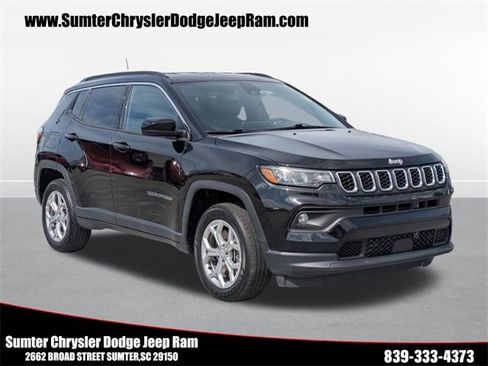 Used 2024 Jeep Compass Latitude image 1