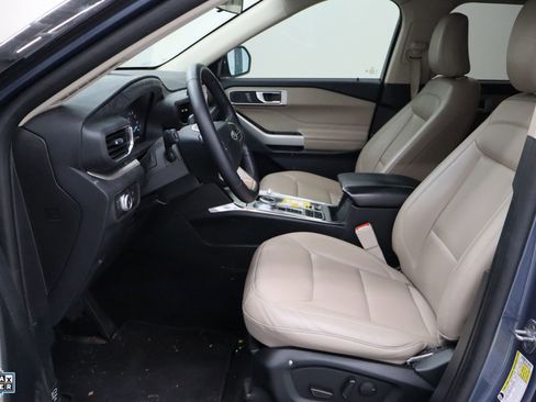 Used 2021 Ford Explorer XLT w/ Equipment Group 202A image 11