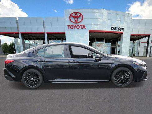 Used 2025 Toyota Camry SE FWD image 4