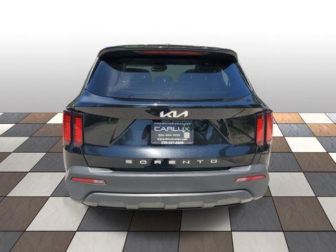 Used 2022 Kia Sorento LX image 5