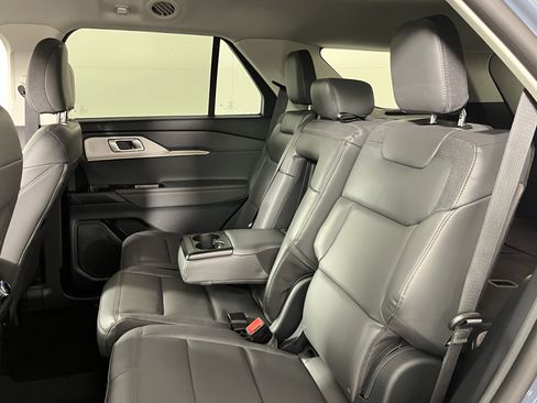 Used 2025 Ford Explorer Active w/ Active Comfort Package image 14