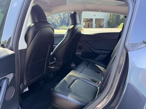 Used 2024 Tesla Model Y Long Range AWD/4WD image 13