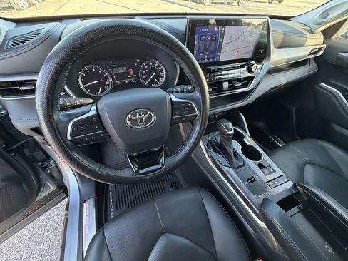 Used 2021 Toyota Highlander Platinum FWD image 19