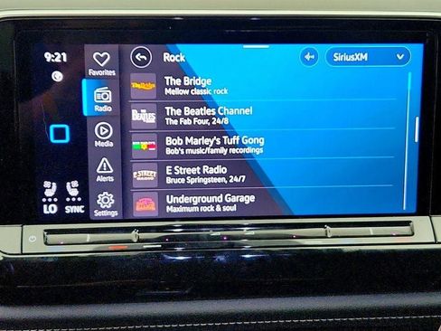 Used 2025 Volkswagen Atlas SE AWD/4WD image 17