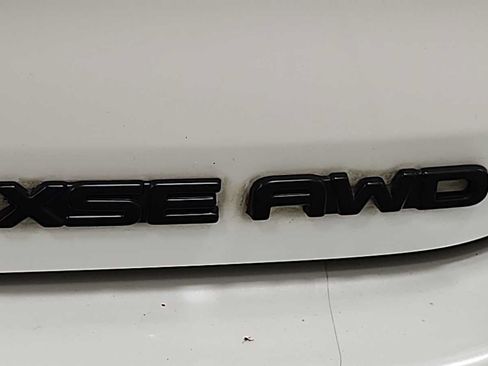 Used 2022 Toyota Highlander XSE AWD/4WD image 30