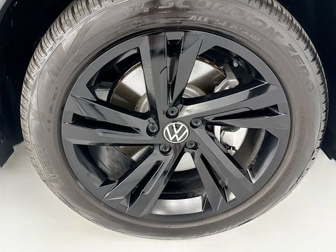 Certified 2024 Volkswagen Tiguan SE R-Line AWD/4WD image 30
