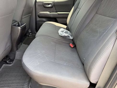 Used 2016 Toyota Tacoma TRD Off-Road w/ Premium & Technology Package RWD image 15