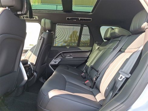 New 2025 Land Rover Range Rover SE image 7