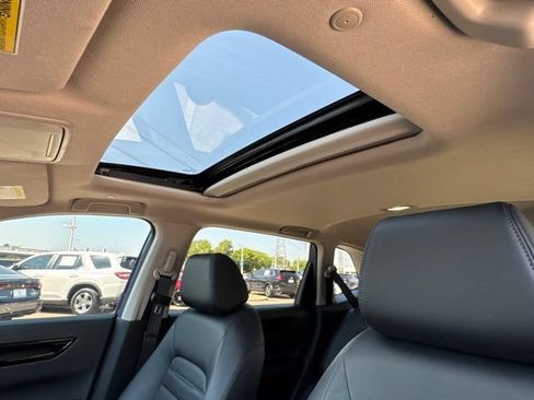 Used 2025 Honda CR-V EX-L image 8