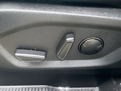 Used 2023 Ford Edge SEL image 3