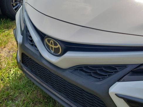 Used 2022 Toyota Camry SE w/ Convenience Package FWD image 3
