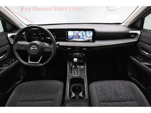 Used 2026 Nissan Kicks SV w/ SV Premium Package FWD image 9