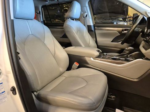 Used 2022 Toyota Highlander Limited AWD/4WD image 26