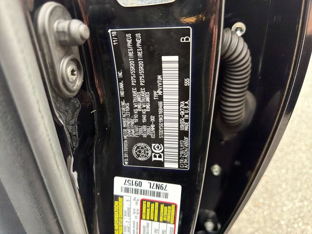 Used 2019 Toyota Sequoia Platinum AWD/4WD image 35