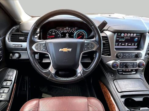 Used 2020 Chevrolet Suburban Premier w/ Premier Plus Edition RWD image 6