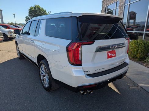 Used 2022 GMC Yukon XL Denali AWD/4WD image 3