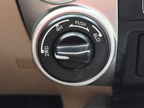 Used 2019 Nissan Titan SV w/ SV Convenience Package image 20