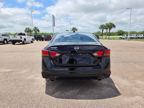 Used 2024 Nissan Altima 2.5 SR w/ SR Premium Package FWD image 7