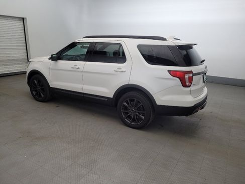 Used 2017 Ford Explorer XLT w/ Equipment Group 202A AWD/4WD image 3