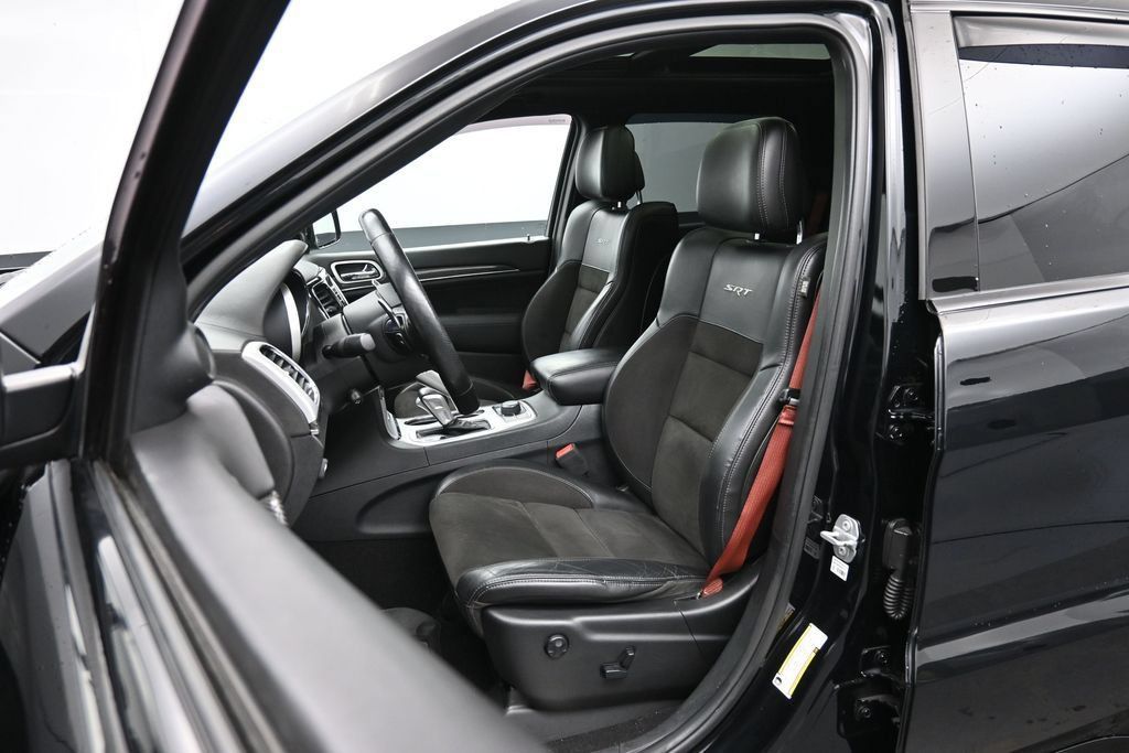 Used 2020 Jeep Grand Cherokee SRT w/ Trailer Tow Group IV AWD/4WD image 23