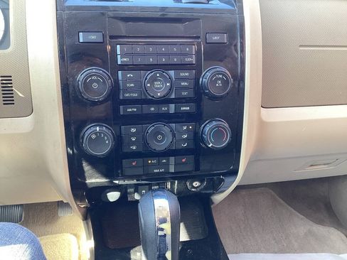 Used 2010 Ford Escape Limited AWD/4WD image 10