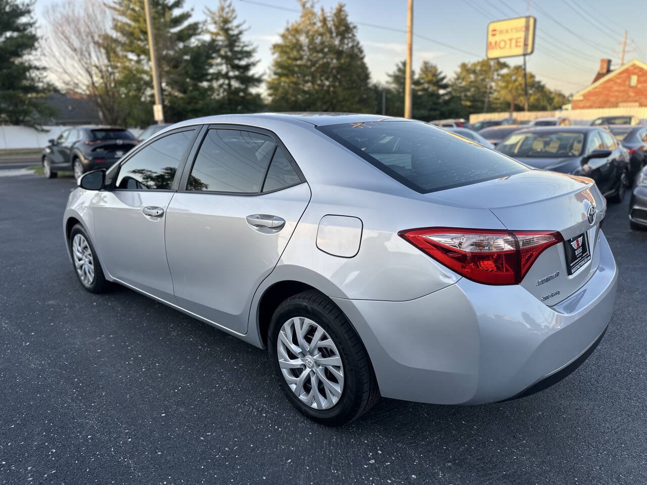 Used 2017 Toyota Corolla LE FWD image 5