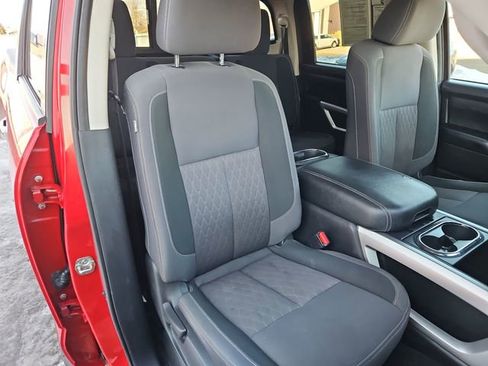 Used 2021 Nissan Titan SV w/ SV Convenience Package image 35