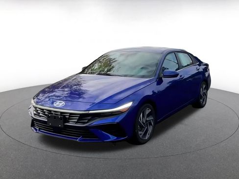 Used 2025 Hyundai Elantra SEL image 8