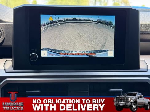 Used 2025 Toyota 4Runner SR5 AWD/4WD image 38