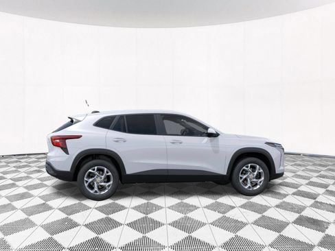 New 2026 Chevrolet Trax LS w/ LS Convenience Package FWD image 11