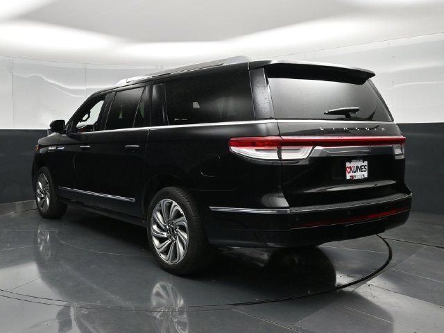 Used 2022 Lincoln Navigator L Reserve AWD/4WD image 12
